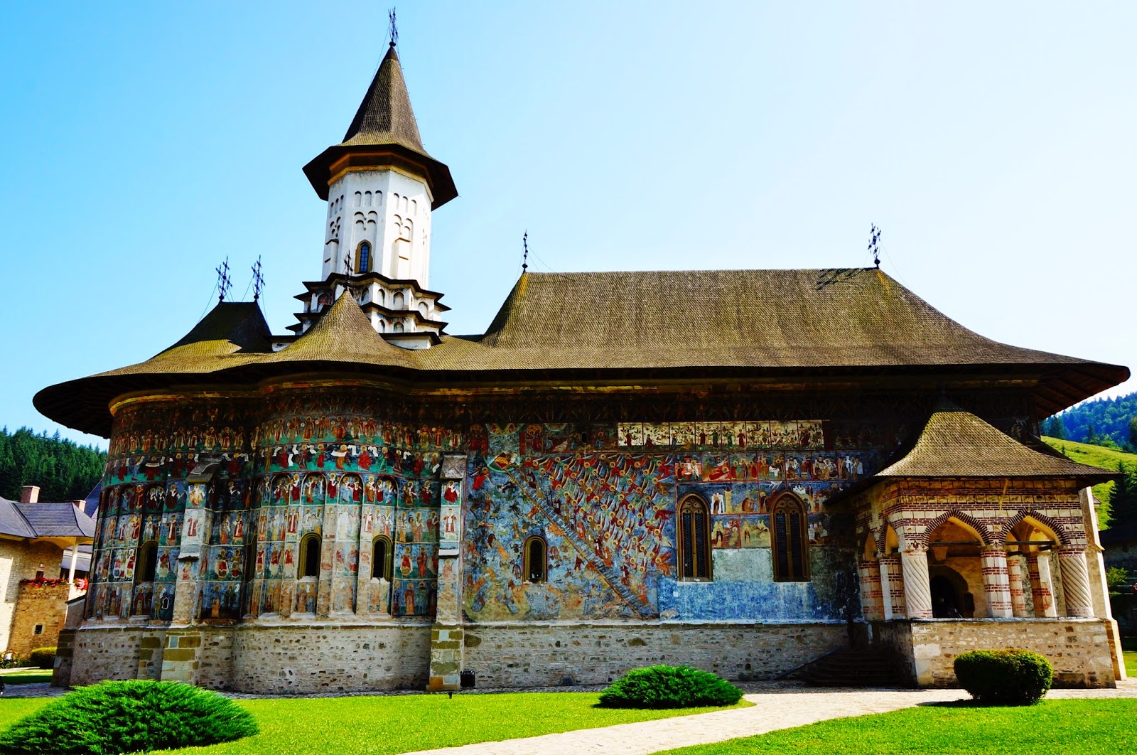 Mânăstirea Sucevița - vedere laterală